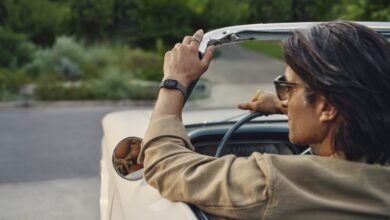 Discover the New Fitbit Edge: A Perfect Blend of Style and Functionality